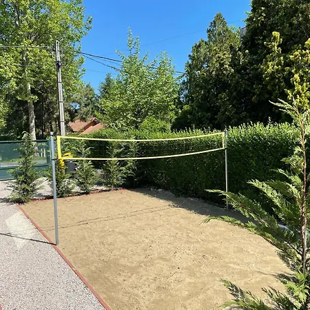 Szemesd6 アパート